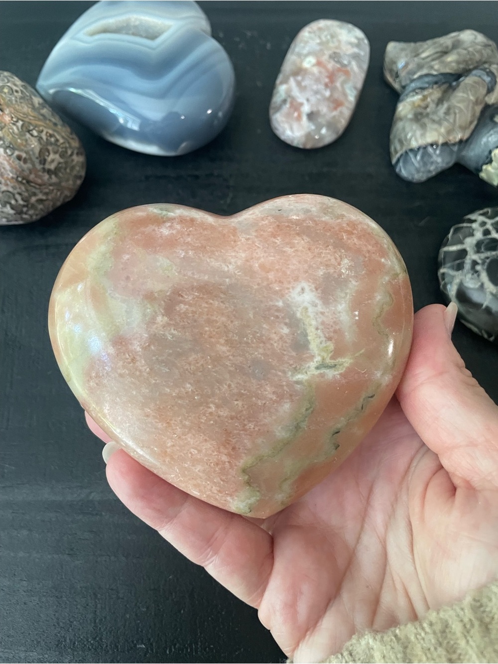 Large polished crystal, heart and peach calcite - Picture 9 of 10
